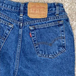 VINTAGE Levi Mom-fit High Waisted Jeans